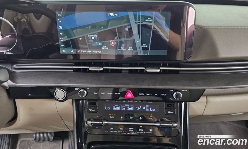 Kia Carnival 9-Seater Noblesse