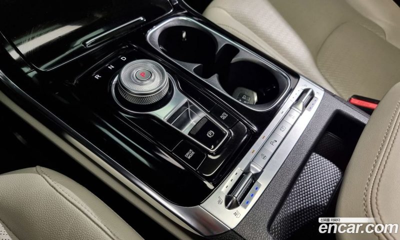 Kia Carnival 9-Seater Noblesse