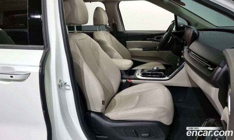 Kia Carnival 9-Seater Noblesse