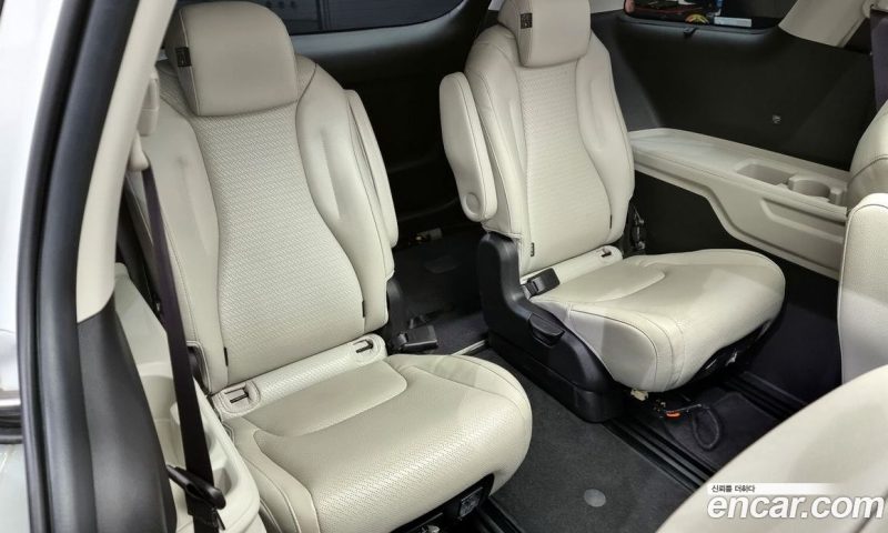 Kia Carnival 9-Seater Noblesse