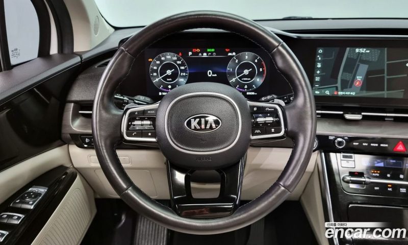 Kia Carnival 9-Seater Noblesse