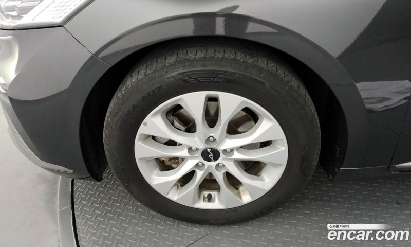 Kia K8 2.5 Gasoline 2WD