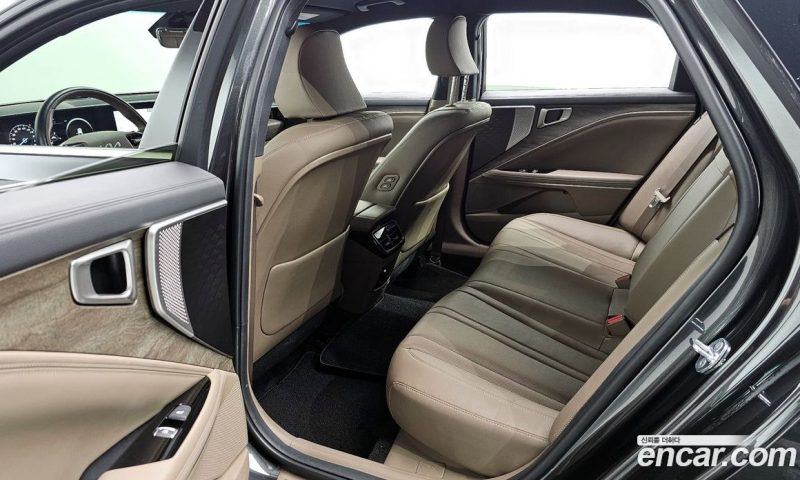 Kia K8 2.5 Gasoline 2WD