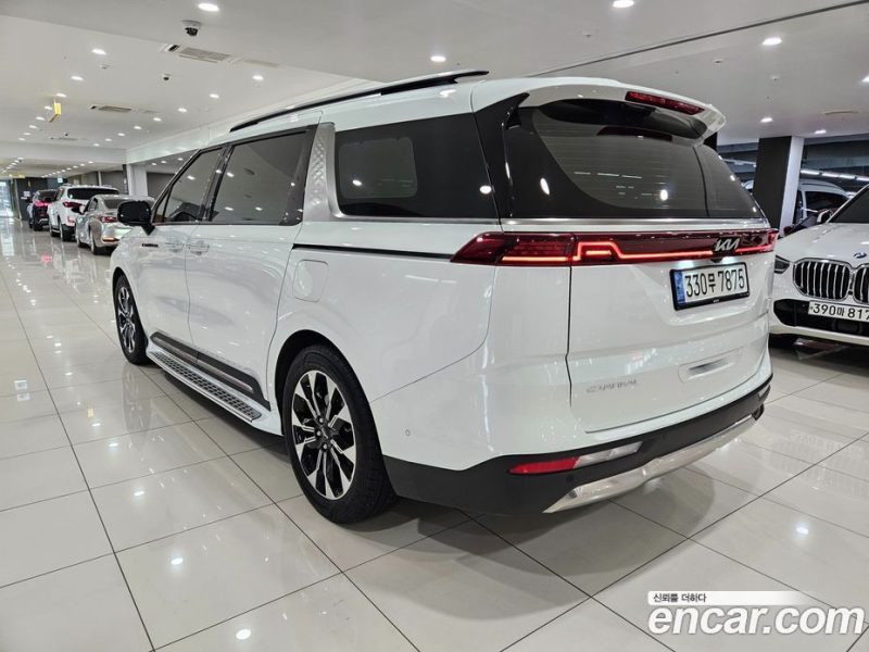 Kia Carnival 9-Seater Noblesse