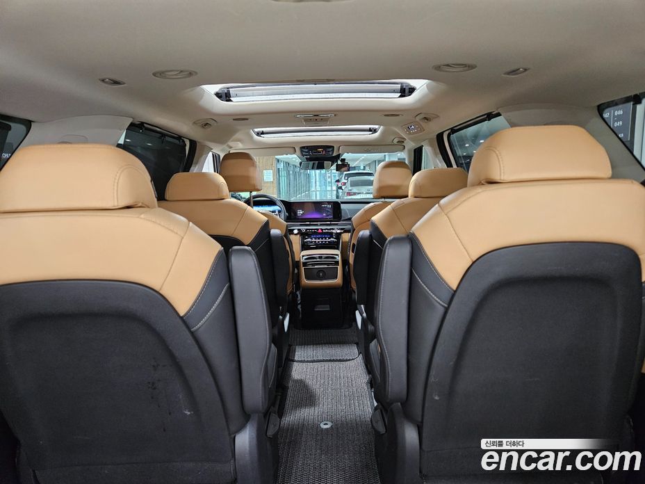 Kia Carnival 9-Seater Noblesse