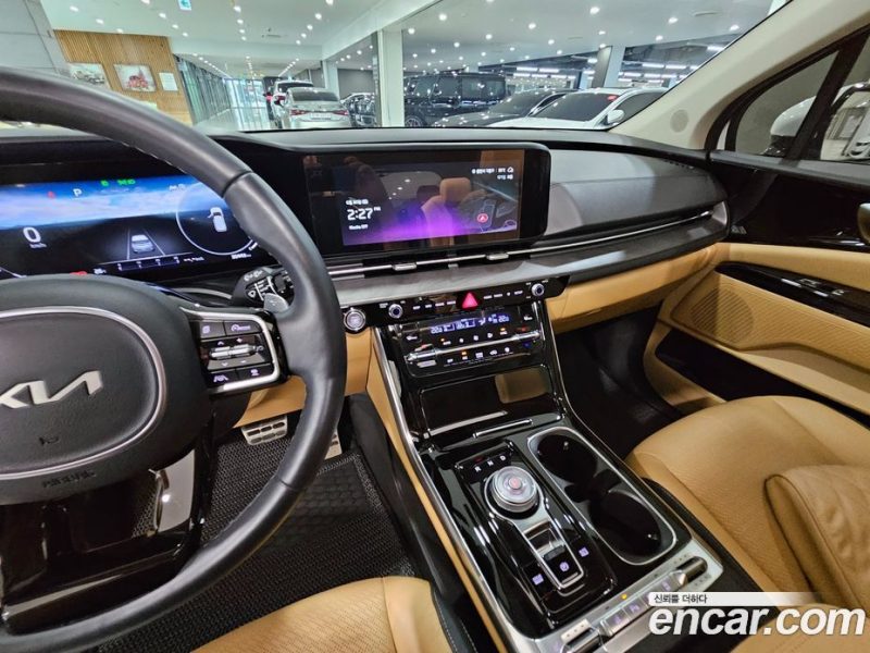 Kia Carnival 9-Seater Noblesse