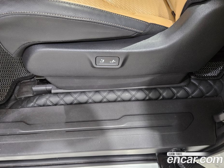 Kia Carnival 9-Seater Noblesse