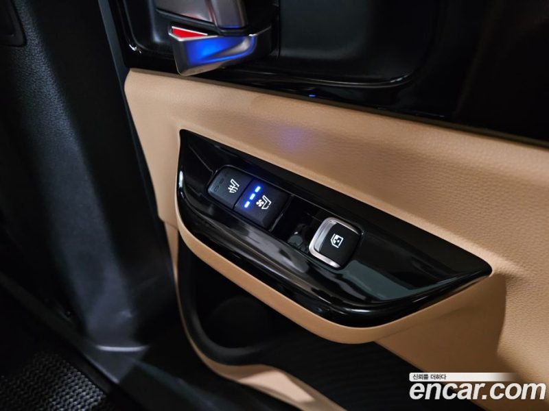 Kia Carnival 9-Seater Noblesse