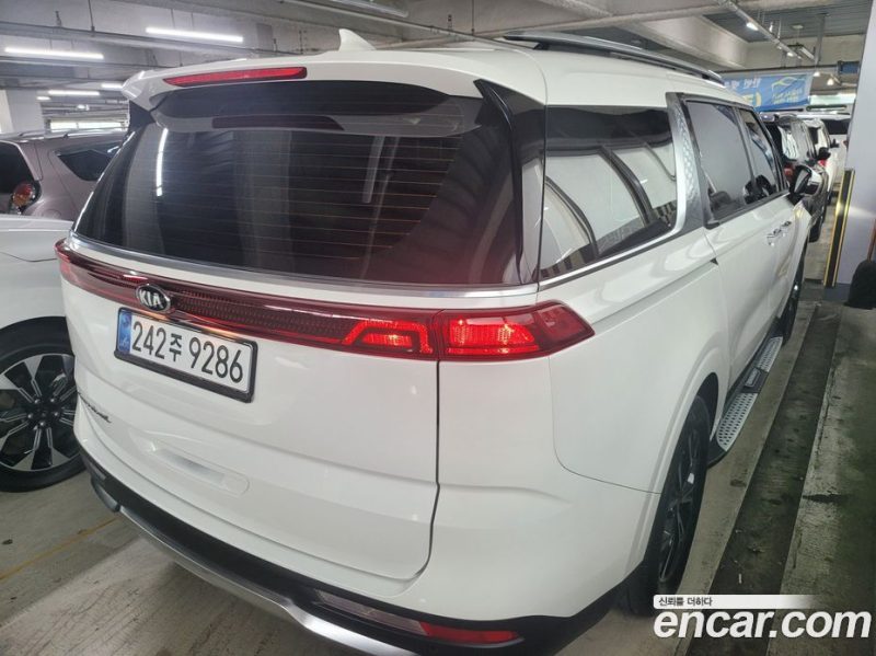 Kia Carnival 9-Seater Signature