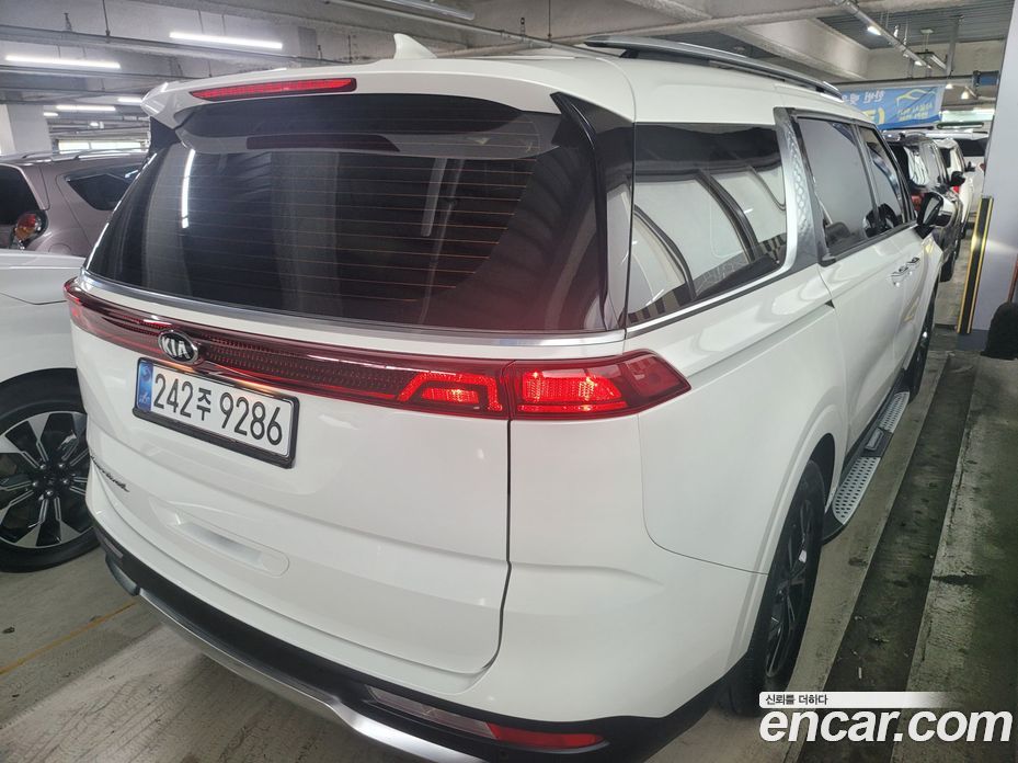 Kia Carnival 9-Seater Signature