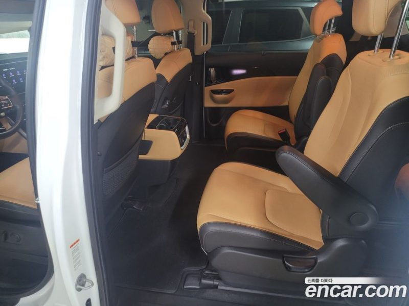 Kia Carnival 9-Seater Signature