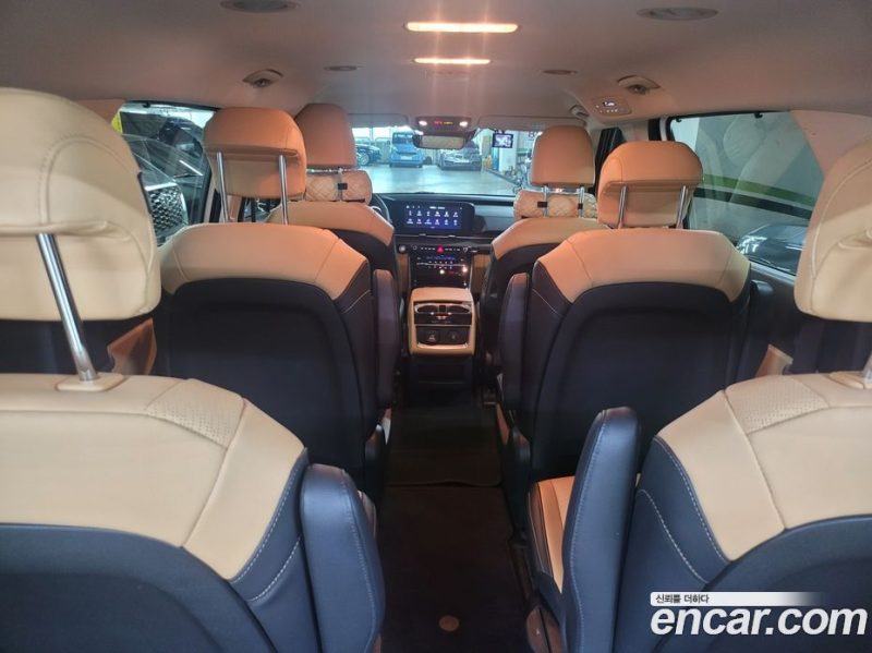 Kia Carnival 9-Seater Signature