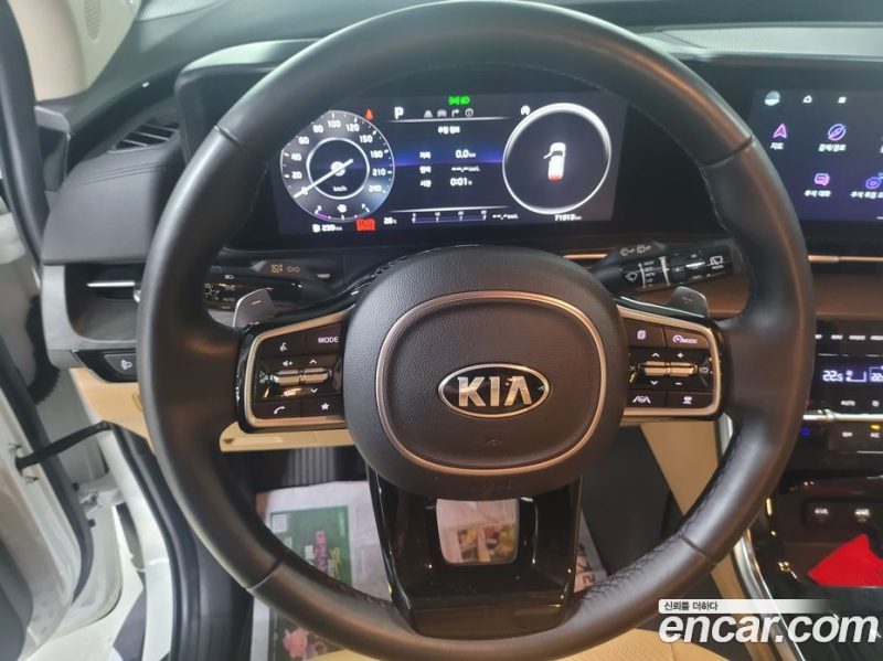 Kia Carnival 9-Seater Signature