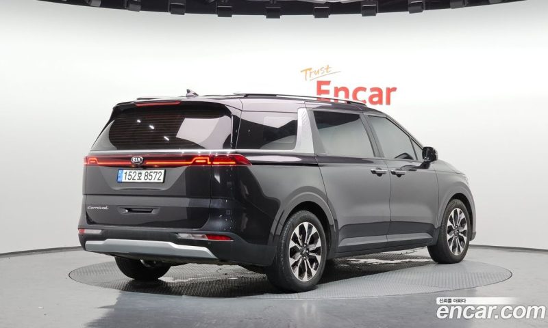 Kia Carnival 9-Seater Prestige
