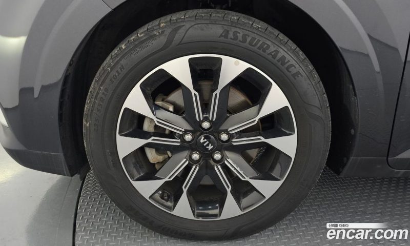 Kia Carnival 9-Seater Prestige