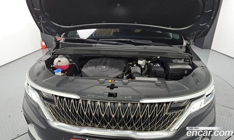 Kia Carnival 9-Seater Prestige