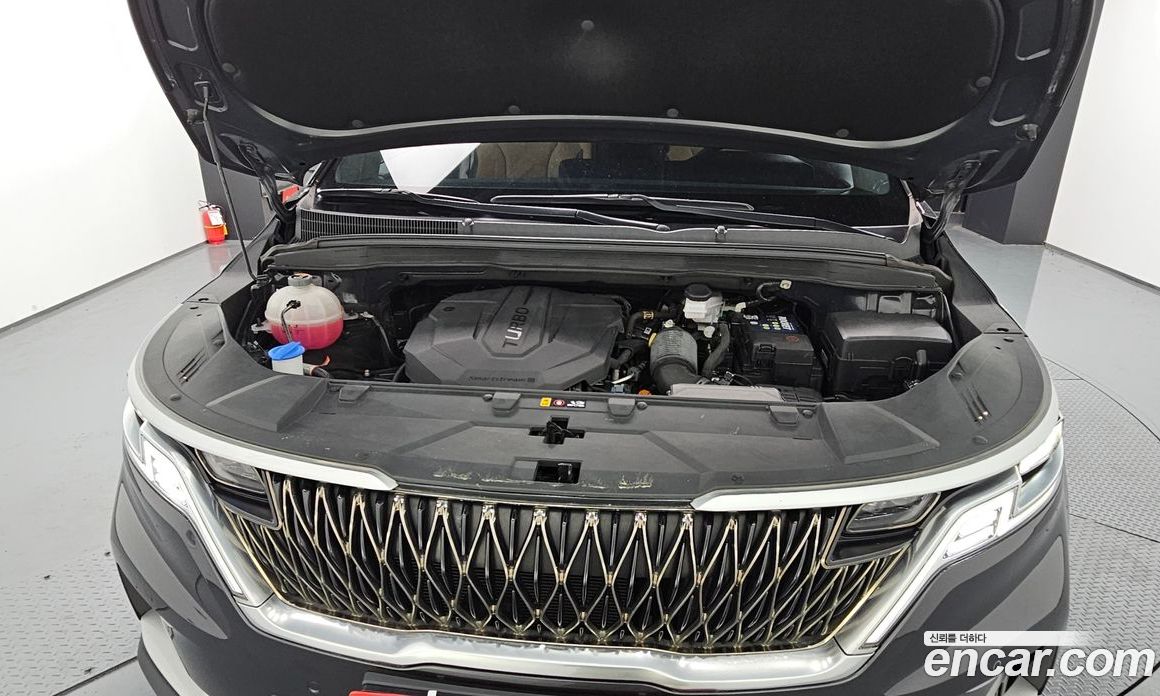 Kia Carnival 9-Seater Prestige