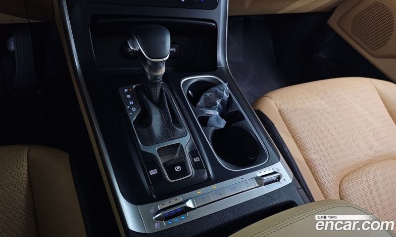 Kia Carnival 9-Seater Prestige
