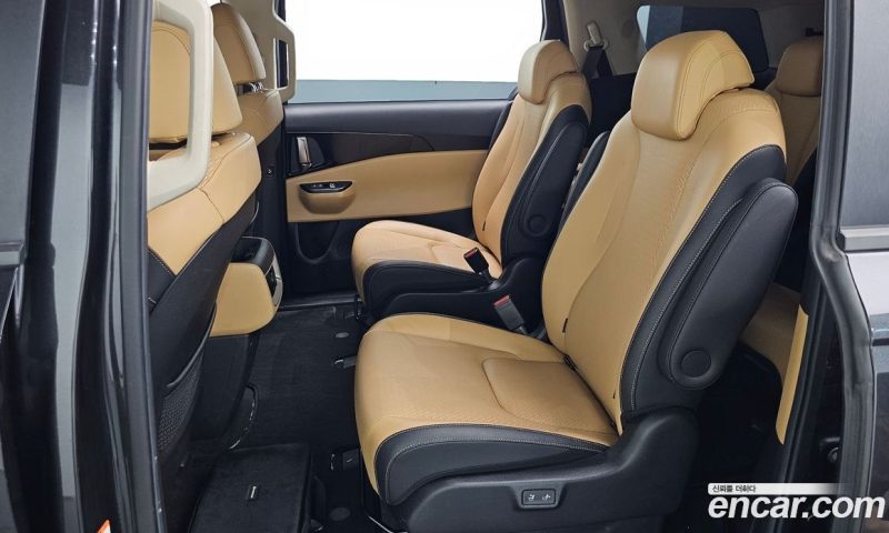 Kia Carnival 9-Seater Prestige
