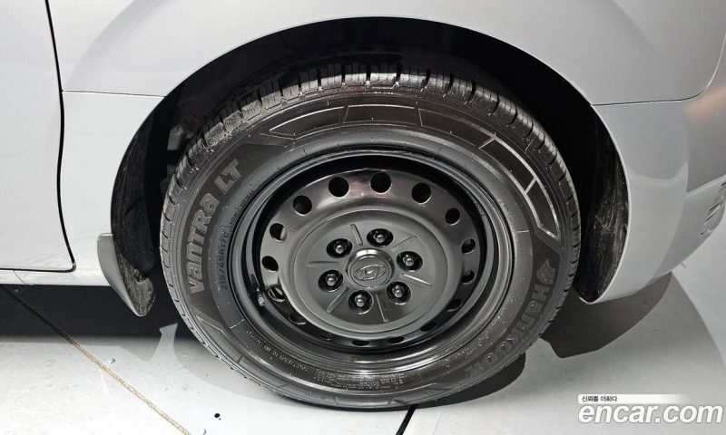 Hyundai Staria 4WD Tourer 11-Seater