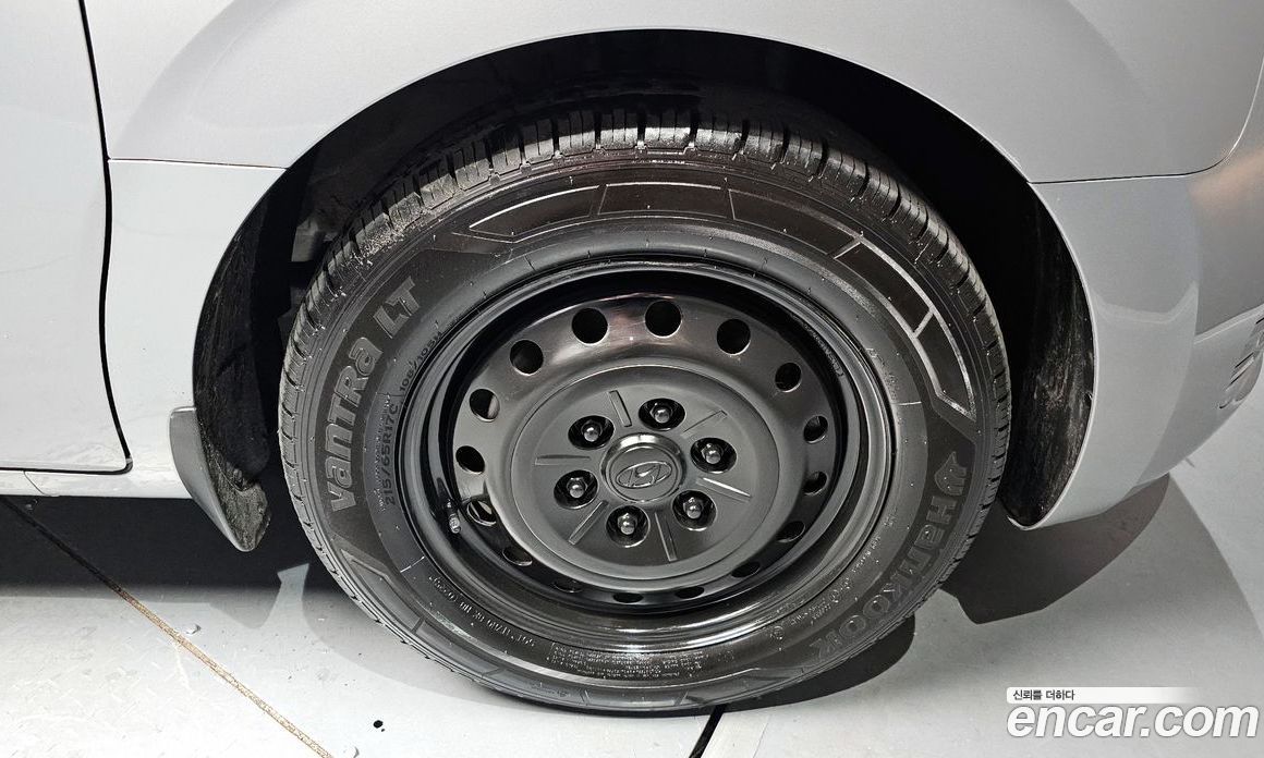 Hyundai Staria 4WD Tourer 11-Seater