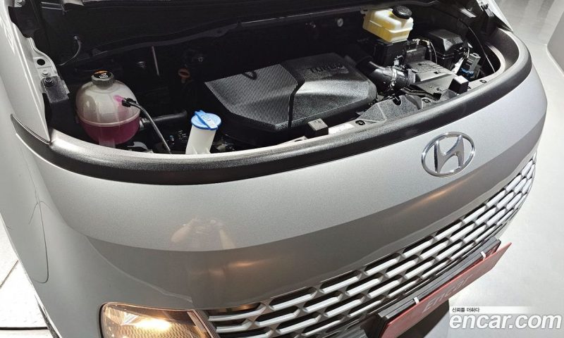 Hyundai Staria 4WD Tourer 11-Seater