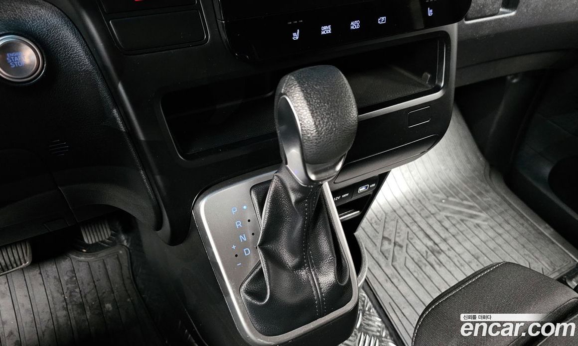 Hyundai Staria 4WD Tourer 11-Seater