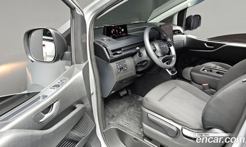 Hyundai Staria 4WD Tourer 11-Seater