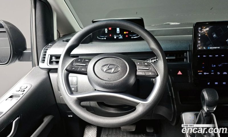 Hyundai Staria 4WD Tourer 11-Seater