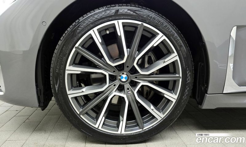 BMW 7-Series 740Li xDrive M Sport Package