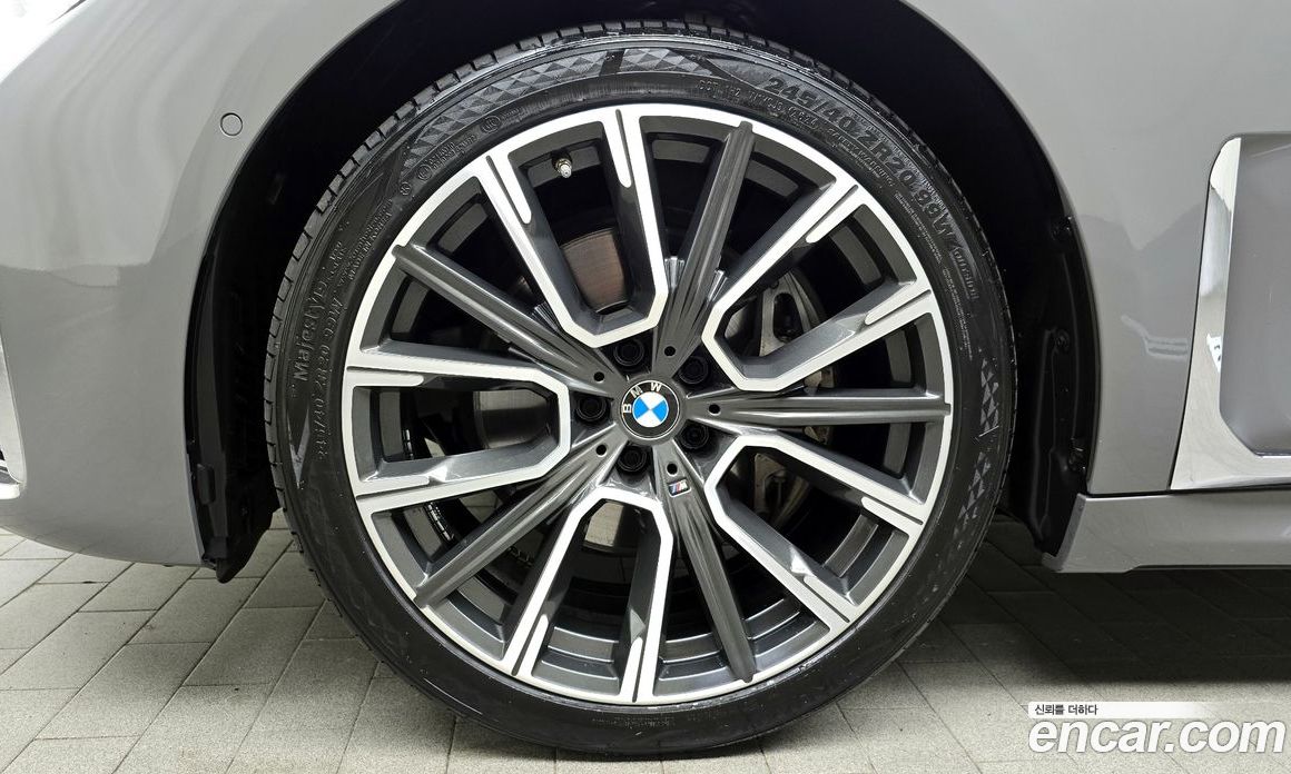 BMW 7-Series 740Li xDrive M Sport Package