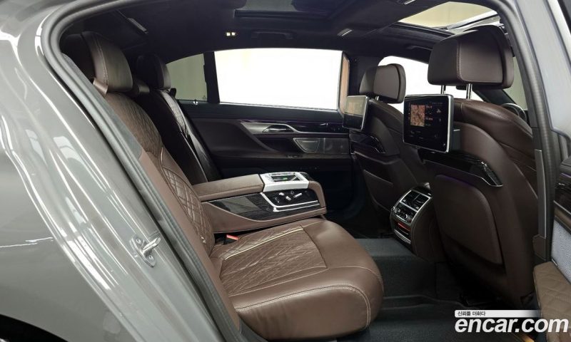 BMW 7-Series 740Li xDrive M Sport Package