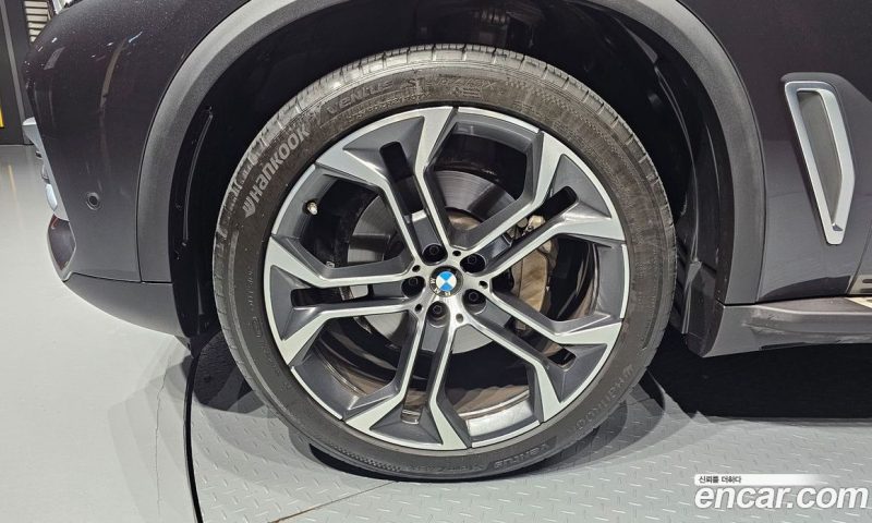 BMW X5 xDrive i40 xLine