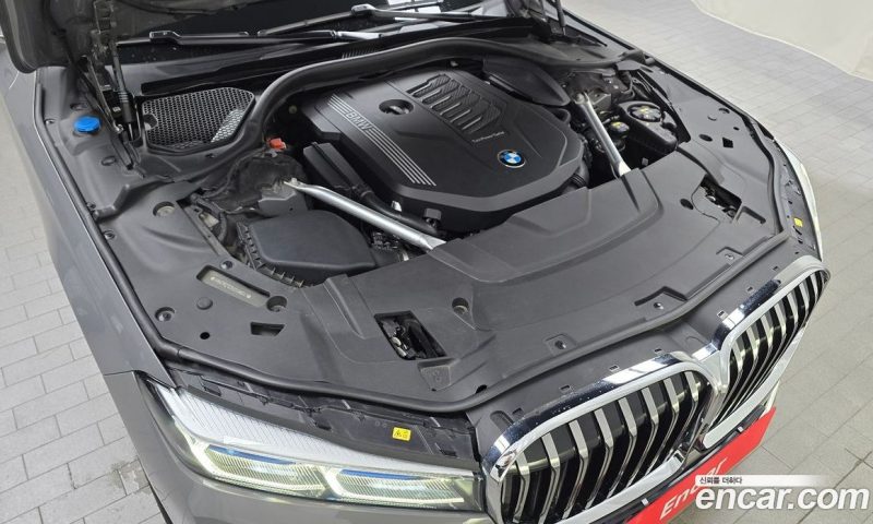 BMW 7-Series i740 Design Pure Excellence