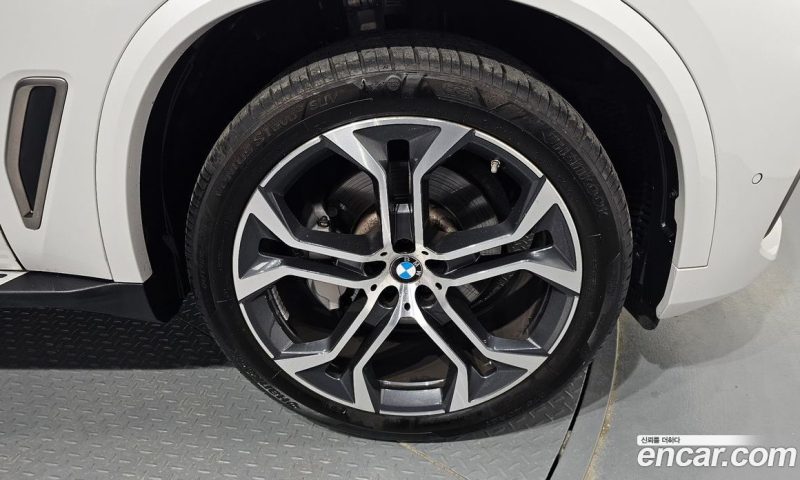 BMW X5 xDrive i40 xLine