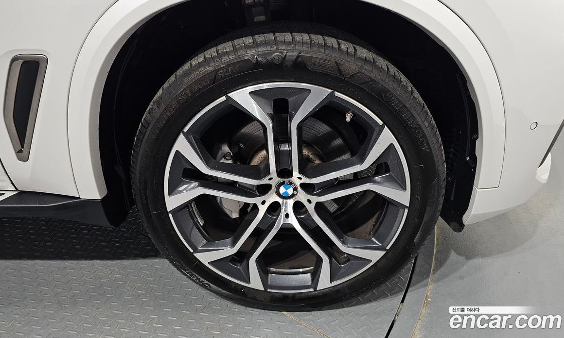 BMW X5 xDrive i40 xLine