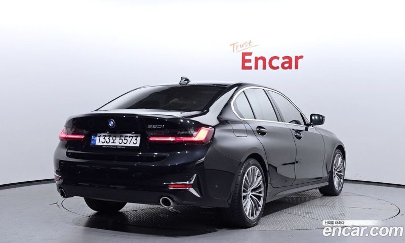 BMW 3-Series i320 Luxury