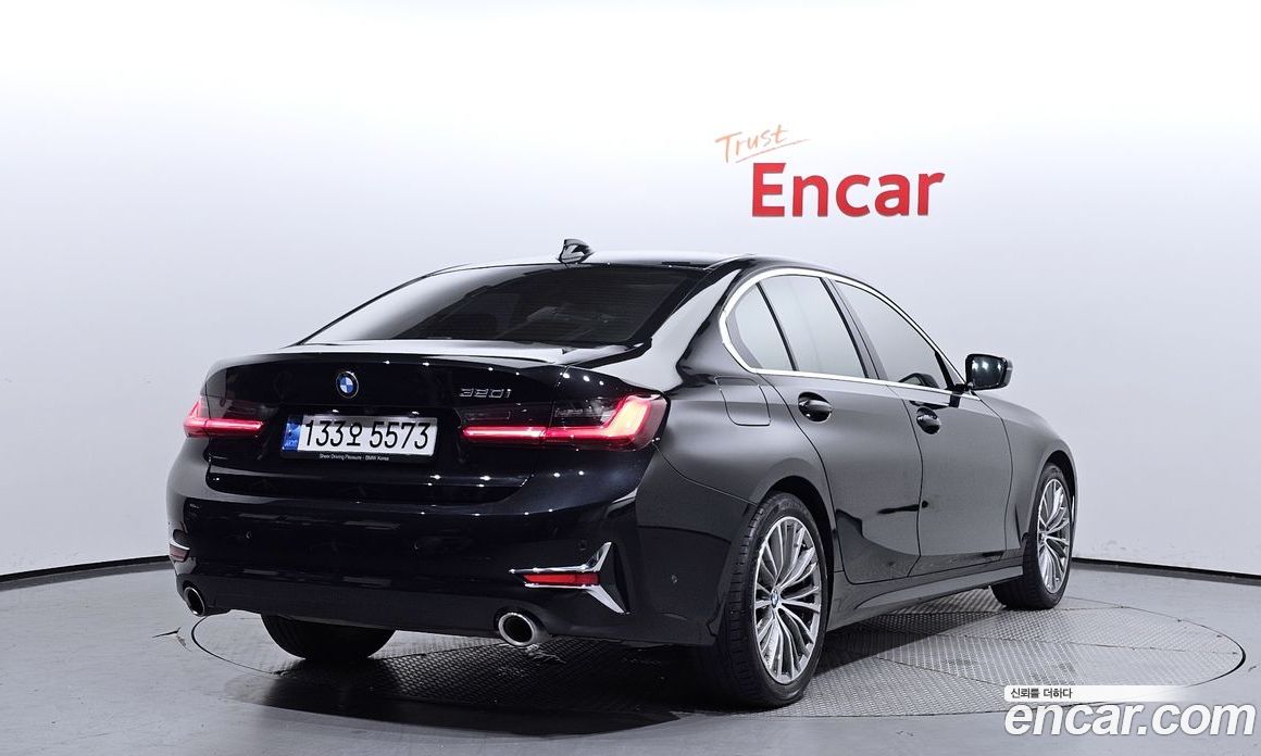 BMW 3-Series i320 Luxury