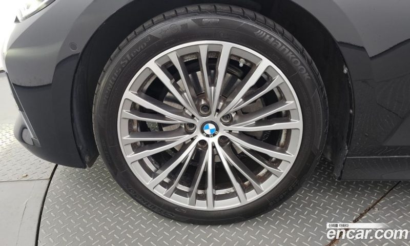 BMW 3-Series i320 Luxury