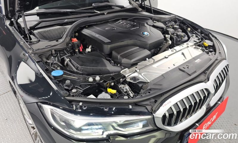 BMW 3-Series i320 Luxury