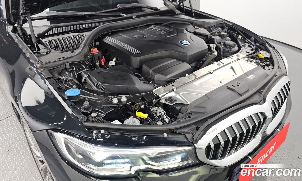 BMW 3-Series i320 Luxury
