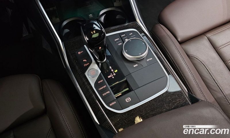 BMW 3-Series i320 Luxury