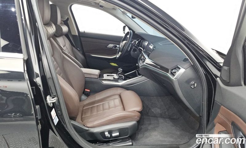BMW 3-Series i320 Luxury