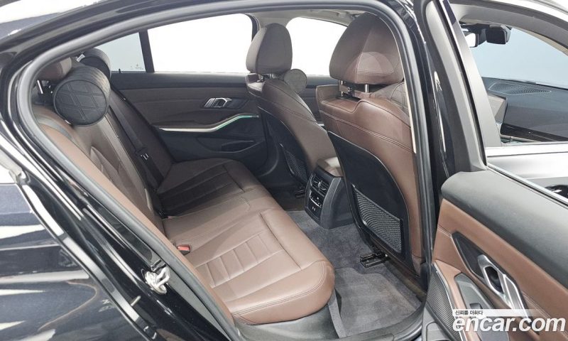BMW 3-Series i320 Luxury