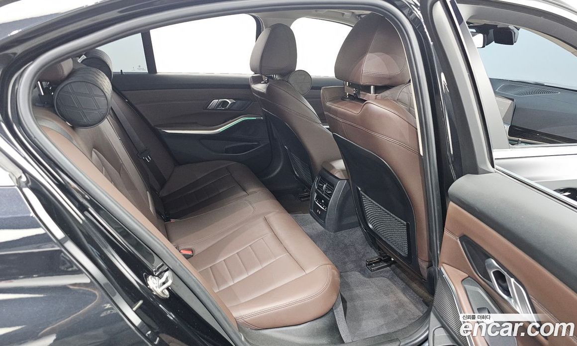 BMW 3-Series i320 Luxury
