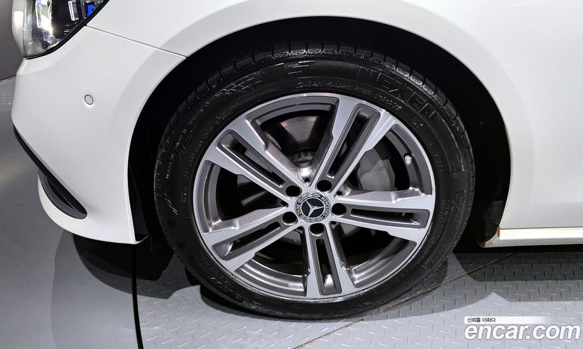 Mercedes Benz E-Class E350 4MATIC Avantgarde