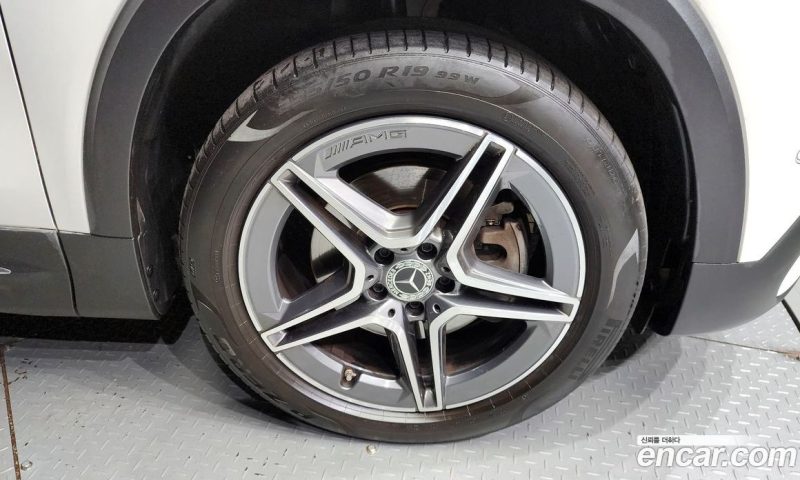 Mercedes Benz GLB-Class GLB250 4MATIC