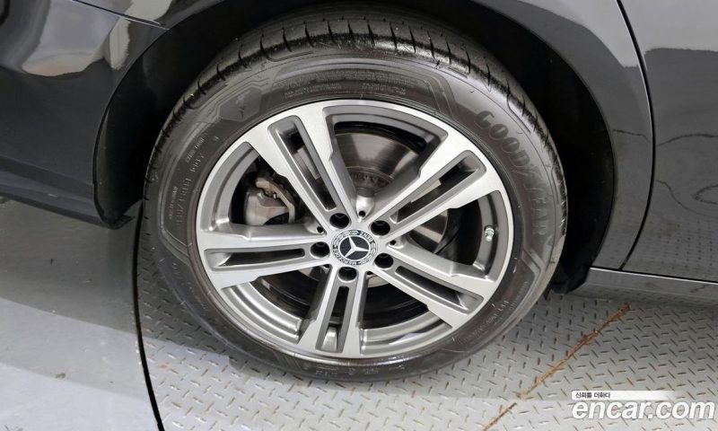 Mercedes Benz E-Class E350 4MATIC Avantgarde