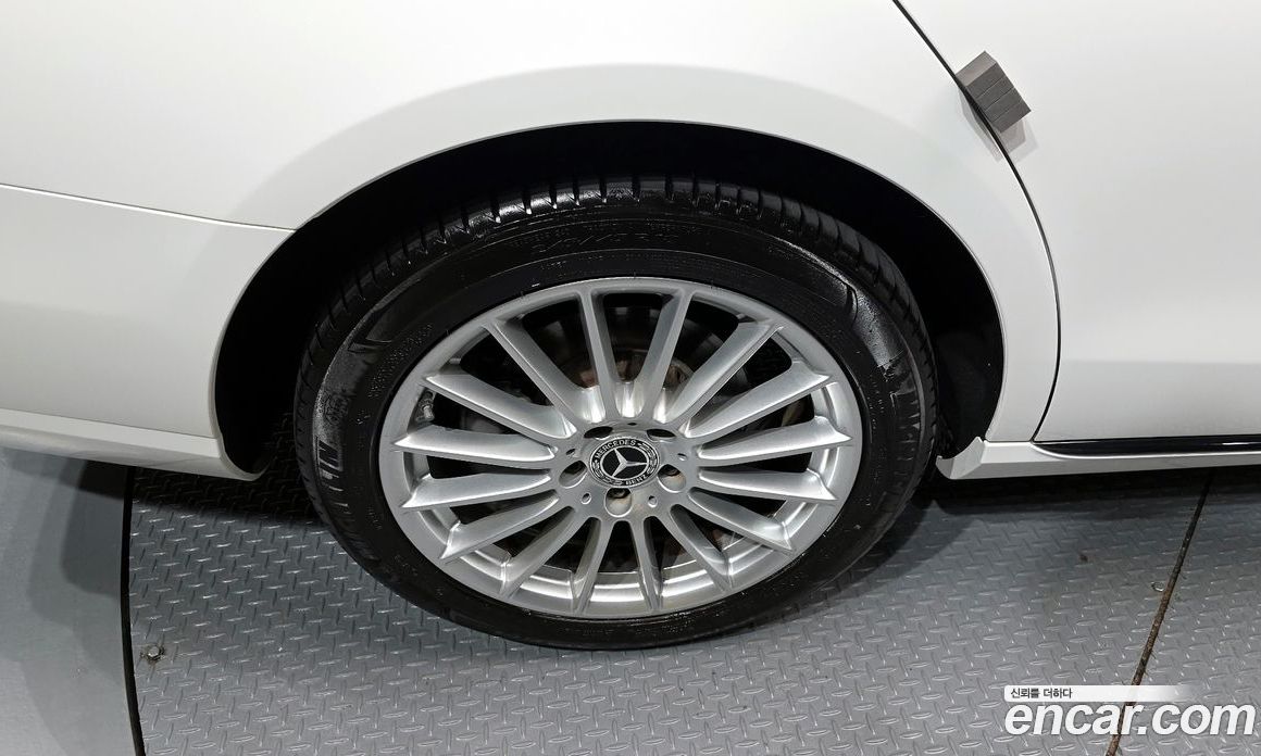 Mercedes Benz E-Class E220d 4MATIC Exclusive