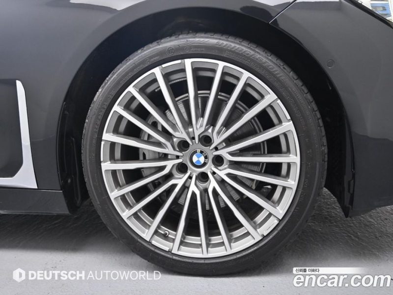 BMW 7-Series 740Li xDrive Design Pure Excellence